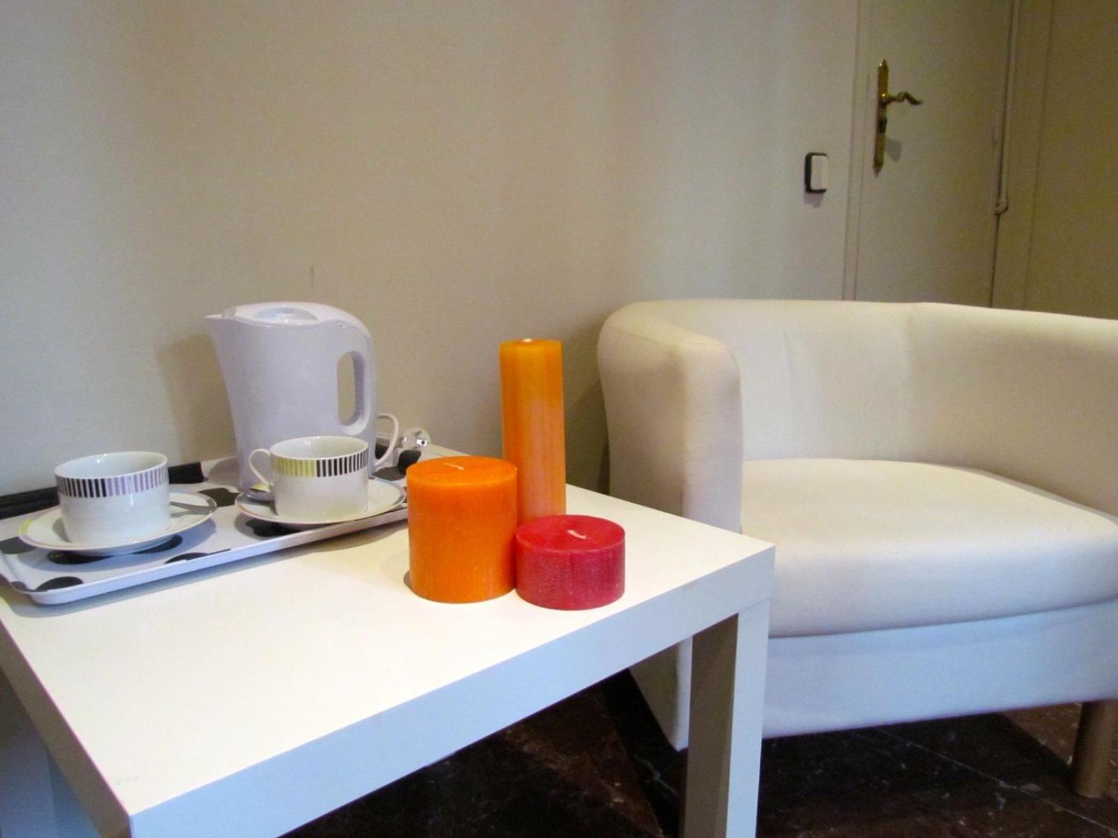 Barcelona City Street Hostal — Photos 3